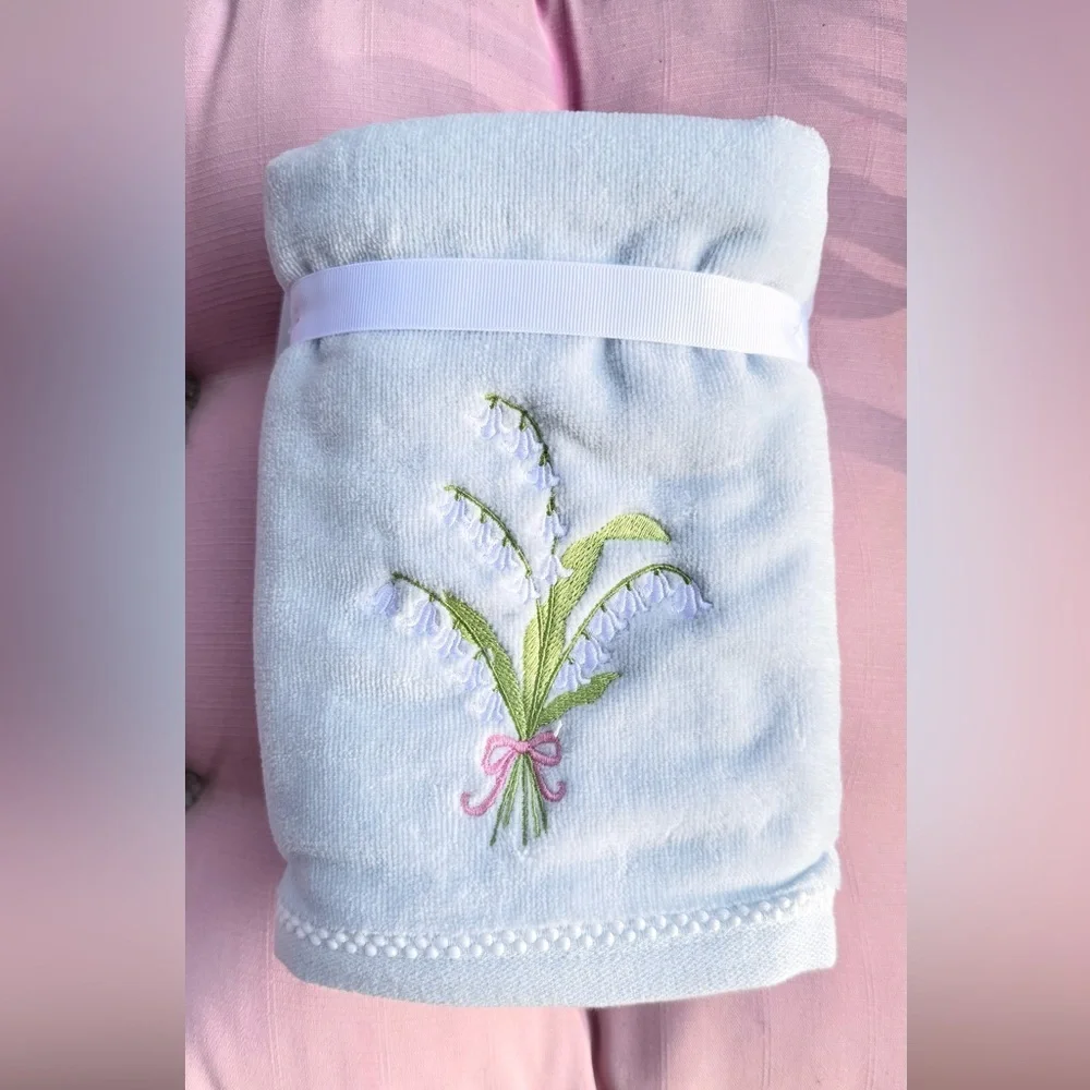 Kassatex Light Blue Towel with Floral lily of the valley Embroidery towels set